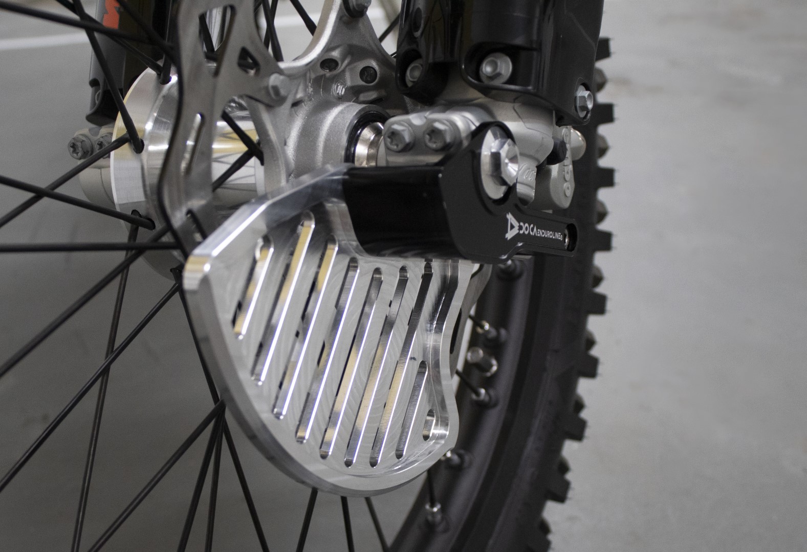 Proteção de Disco da Frente DOCA – KTM / Husqvarna 2015–2026