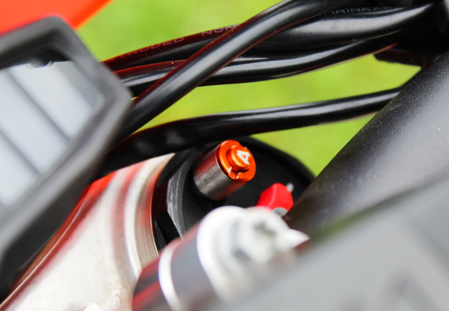 Purgadores de suspensão Pretos KAYABA / SHOWA M5x0.8mm - Image 7